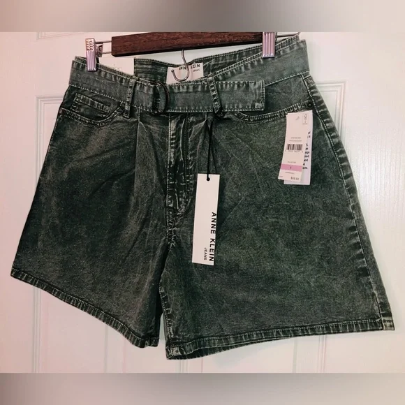 Anne Klein pleated shorts - Picture 2 of 6